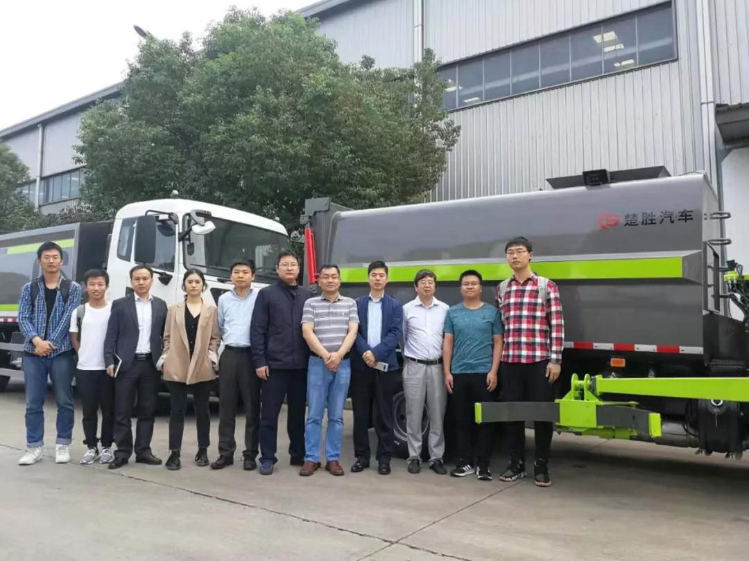 驚艷！“智能機械臂”自裝卸式垃圾車震撼問世