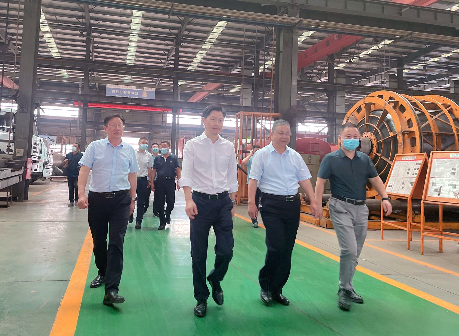 市委常委、常務副市長甘國棟一行蒞臨楚勝汽車集團調(diào)研